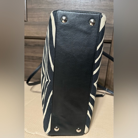 Authentic Coach Purse - Picture 10 of 14